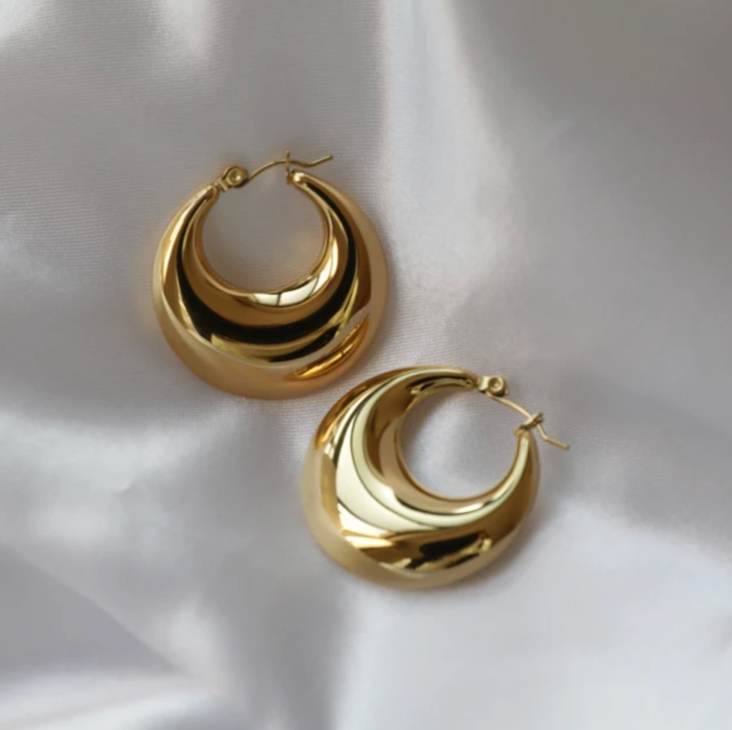 Lily Gold Simple Earrings