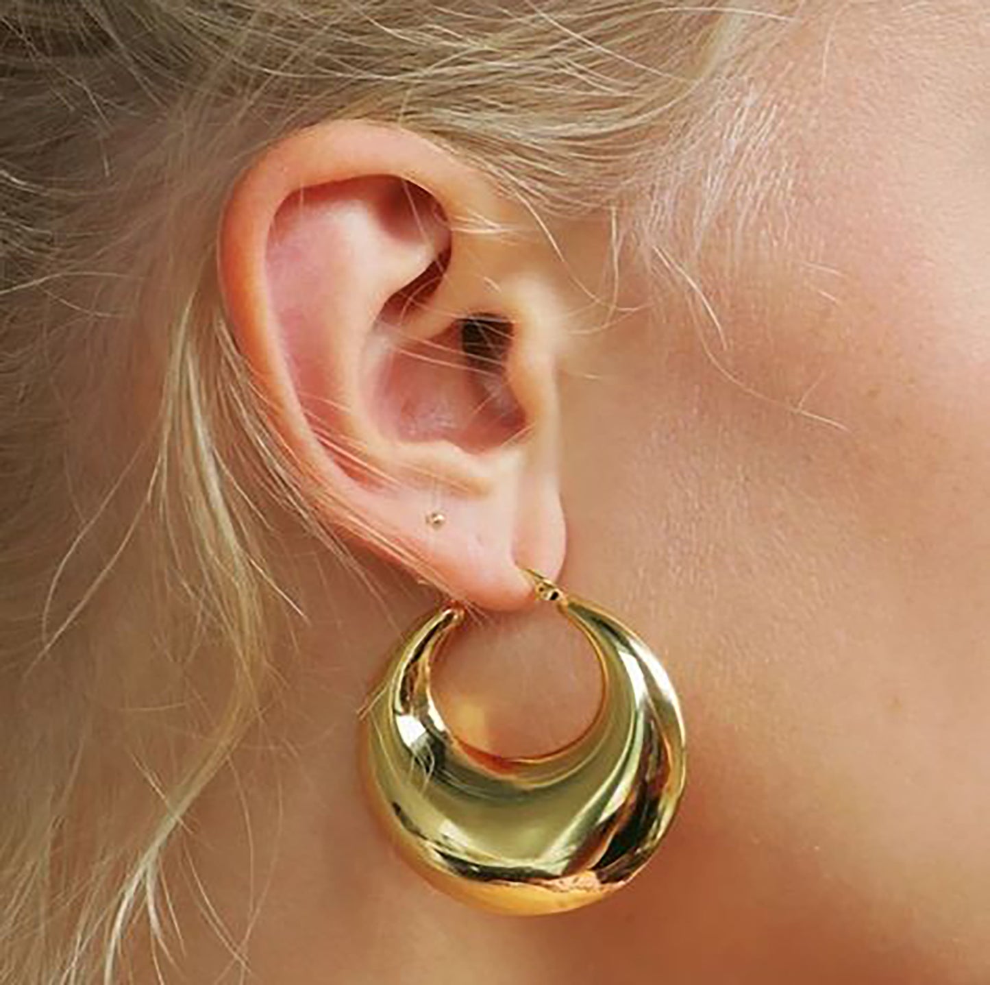 Lily Gold Simple Earrings